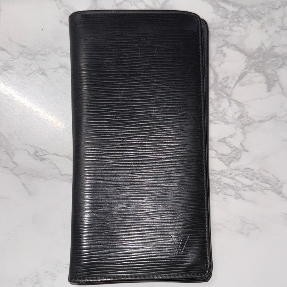 Louis Vuitton Porte Chequier Cartes de Crédit Epi Long Wallet